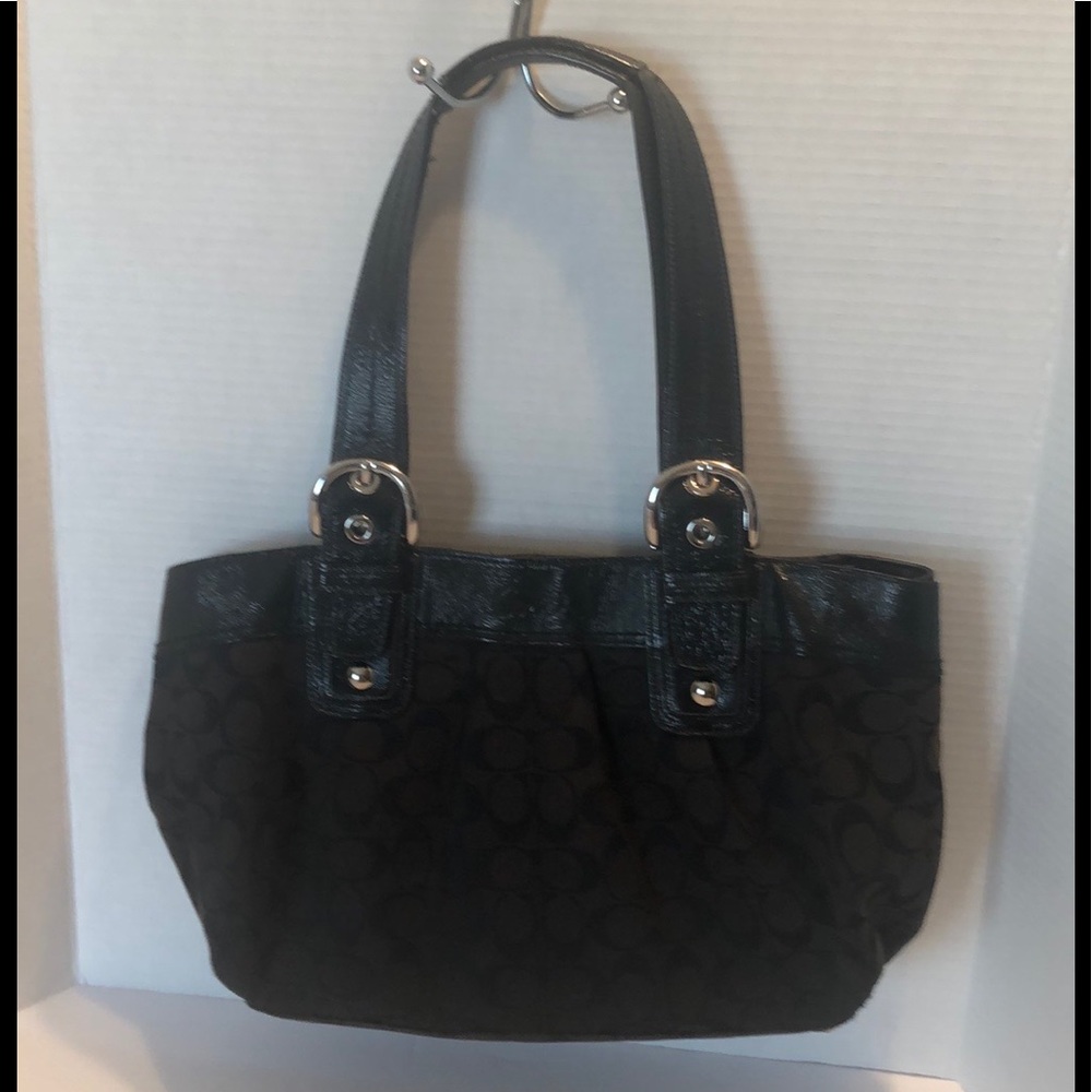 Coach Bag GUC, Inside zip and cell pocket.
